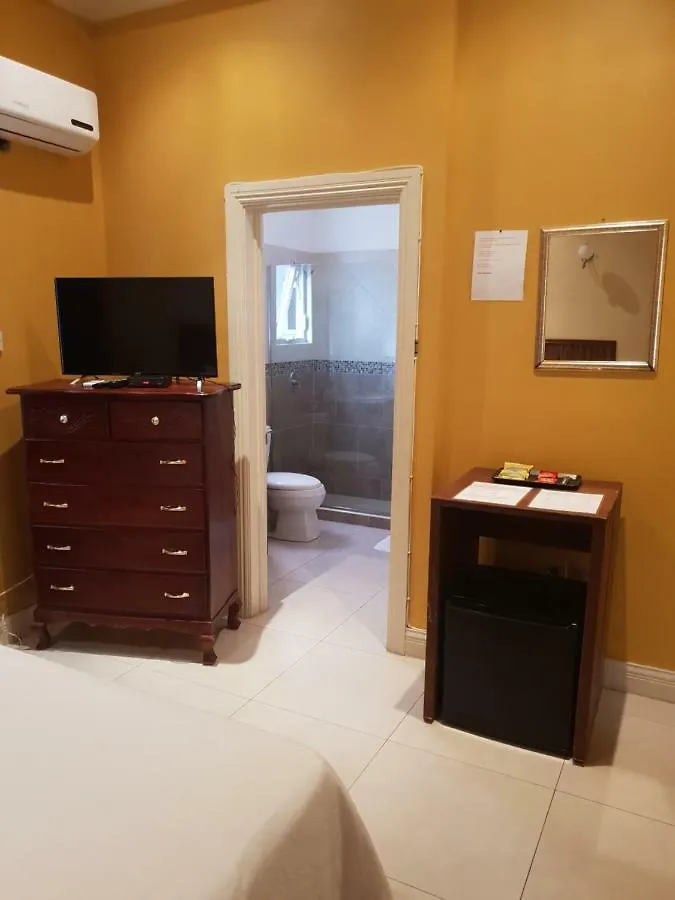 Kingston Paradise Place 2 Guest House
