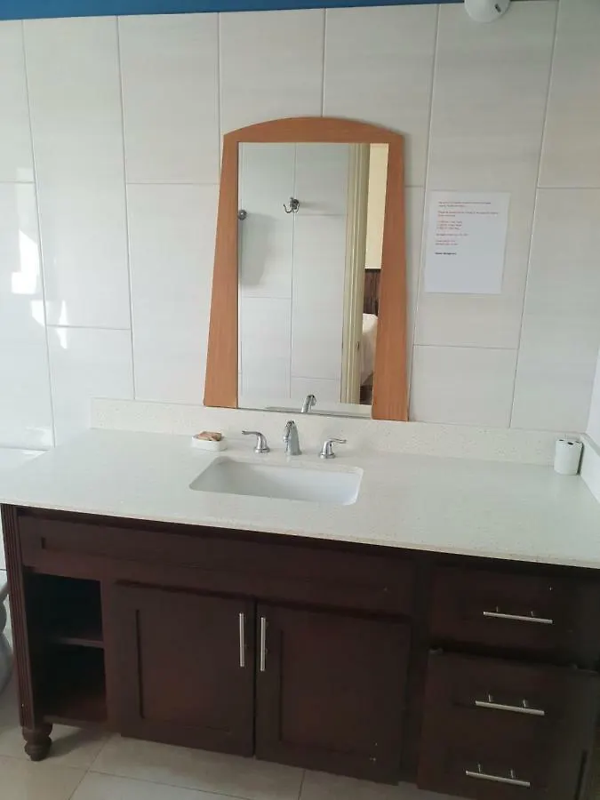 Kingston Paradise Place 2 Guest House 2*,